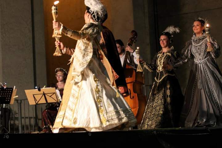 Interpreti del gruppo Venus in danze del Seicento accompagnate da musica dal vivo