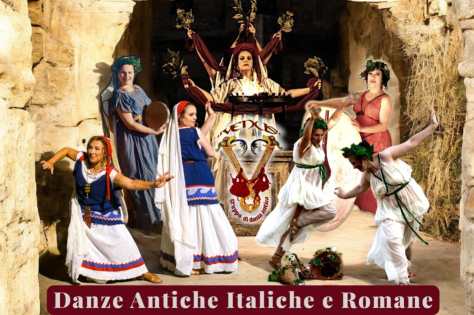 Gruppo Venus in scena con coreografia di danze romane e italiche