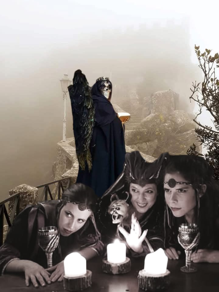 Scene dello spettacolo Lilith con streghe e Angelo della Morte in ambientazione fantasy, con costumi evocativi e atmosfera rituale.
