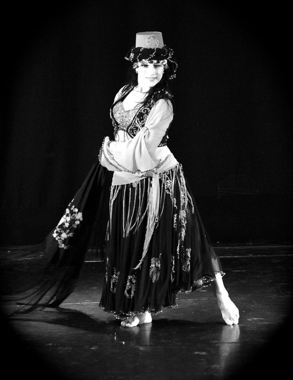 Olga Generalova in una coreografia di danza sefardita dallo spettacolo Al-Andalus