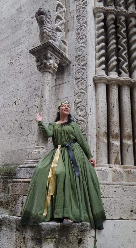 Olga Generalova in costume medievale ad Ascoli Piceno