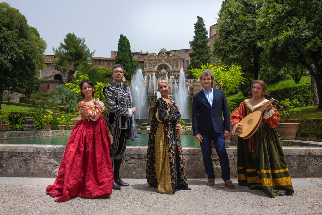 Compagnia Nazionale di danza Storica indossa costumi di Olga Generalova Sarta che danza a Tivoli durante il programma Le Meraviglie con Alberto Angela