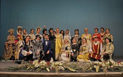 Sarta che danza e interpreti del gruppo Venus nello spettacolo Il Galateo di Venere al Teatro Marrucino di Chieti