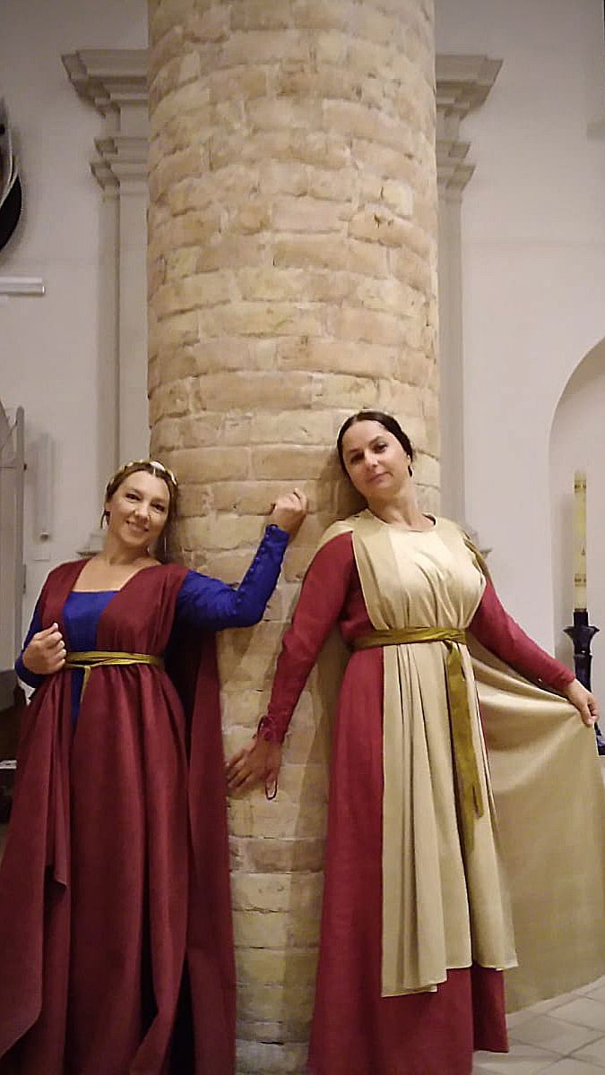 Interpreti del gruppo Venus in danze religiose e sacre medievali